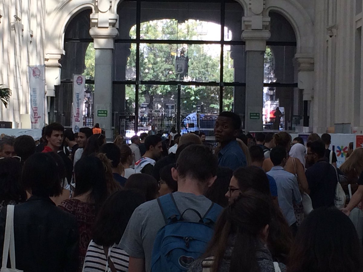 ESERP's tweet photo. Los estudiantes están conociendo #ESERP en #MSWD2016. ¿Y tú? ¡Te esperamos hasta las 20.00 en el Palacio de Cibeles! https://t.co/rjn7ZC9Qqw