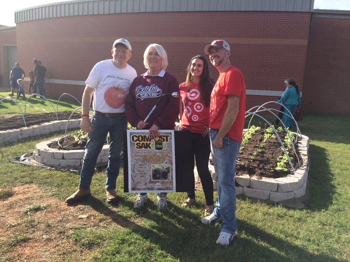 Christy_writes's tweet photo. Super excited for our students! #flashgarden #oklaed @okcharvest @OKCPS https://t.co/GGaMtoqpVD