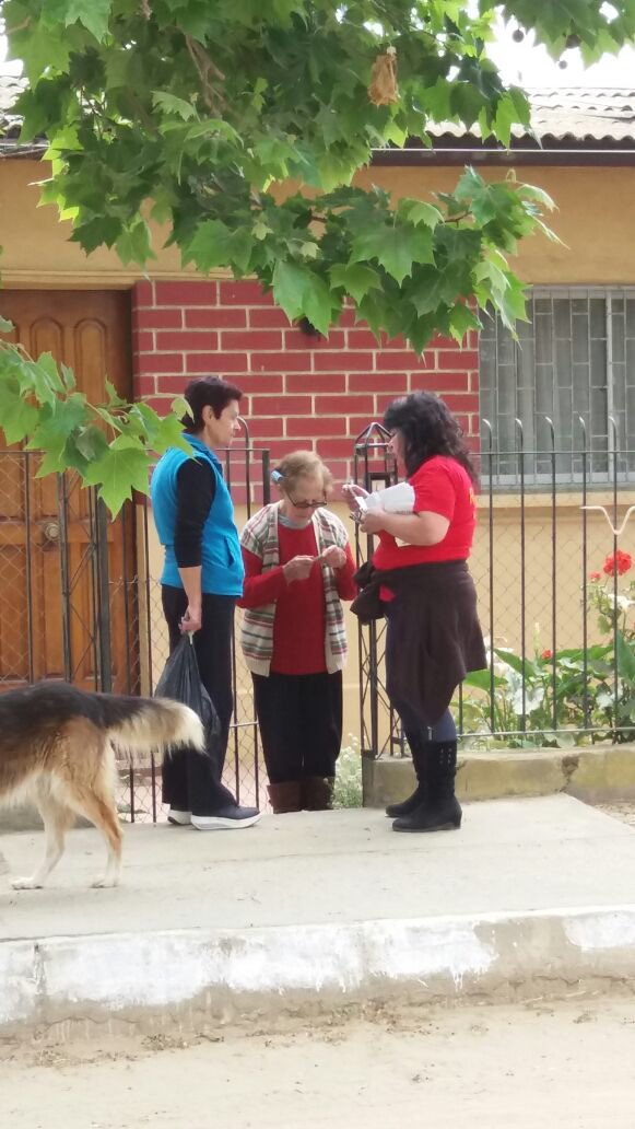 ruthconcejal's tweet photo. Junto a vecinos de #LagunaVerde dando a conocer nuestro trabajo https://t.co/YnufRqhErr