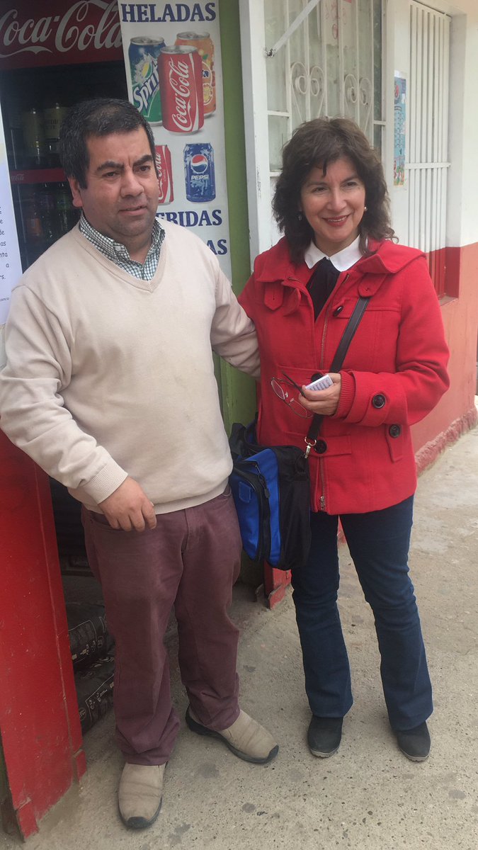 ruthconcejal's tweet photo. Junto a vecinos de #LagunaVerde dando a conocer nuestro trabajo https://t.co/YnufRqhErr