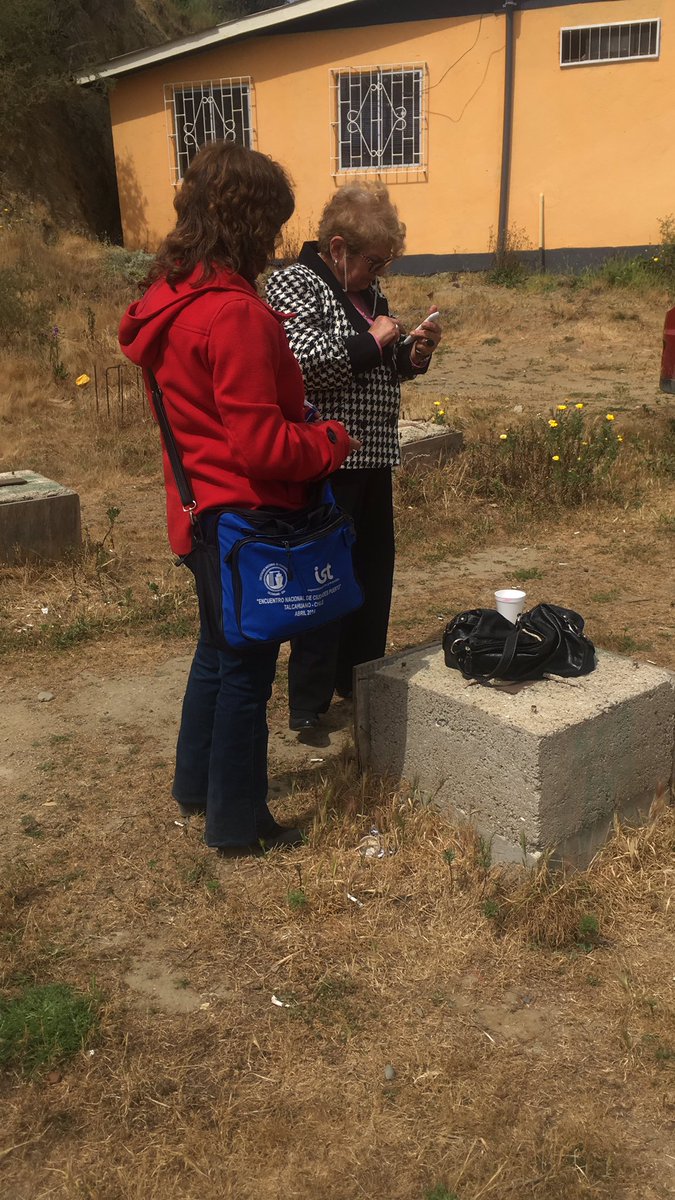 ruthconcejal's tweet photo. Junto a vecinos de #LagunaVerde dando a conocer nuestro trabajo https://t.co/YnufRqhErr