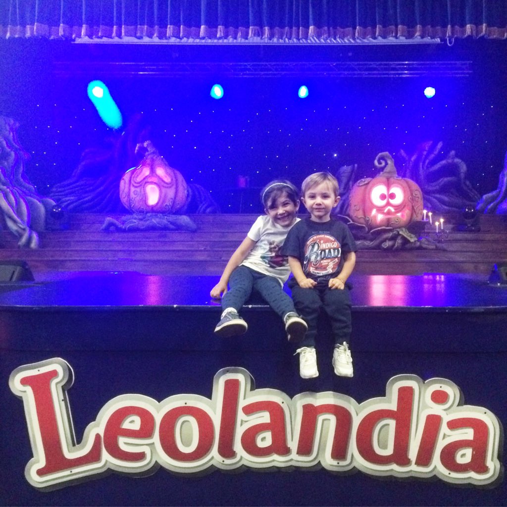 TheWoMomS's tweet photo. A @Leolandia spettacolo stregato danza, favola, acrobazie, contorsionisti: è la magia di #HalLEOween
#leolandia45 https://t.co/AH4Nbd4TYH