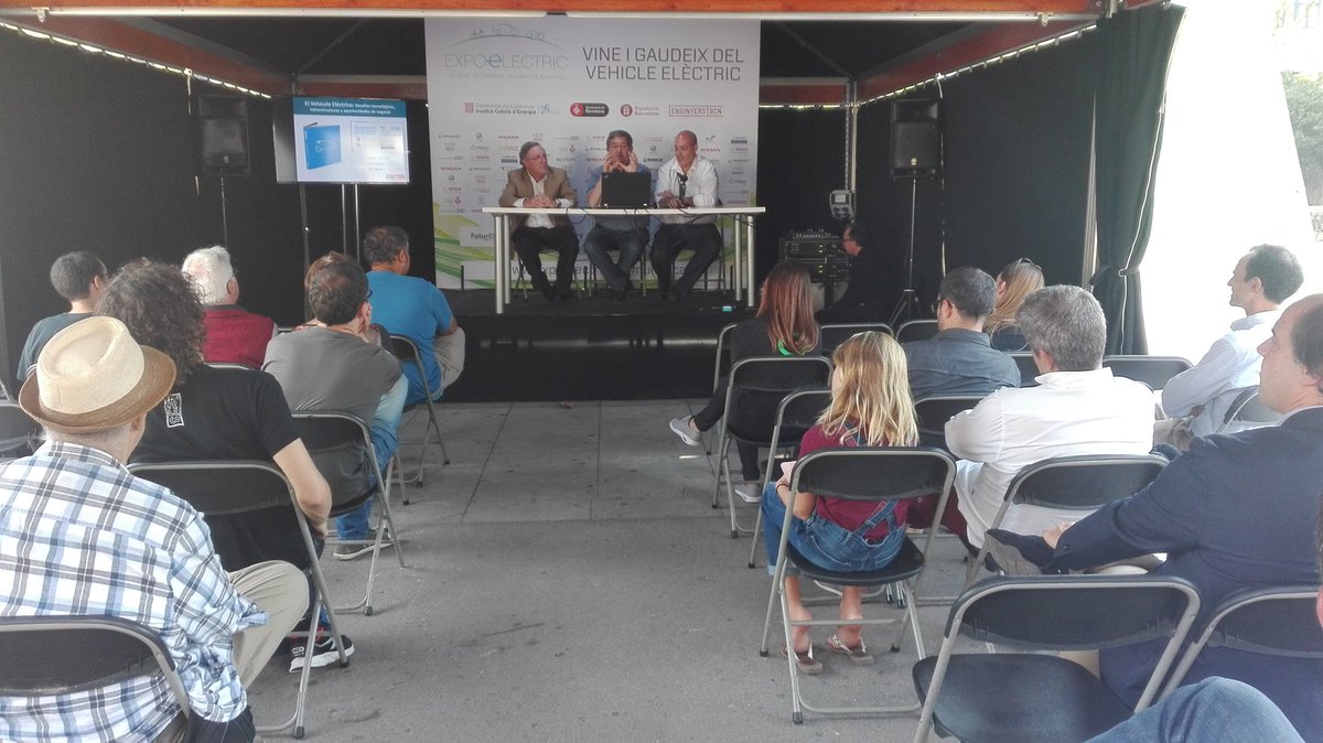 Expoelectric's tweet photo. ¿Tienes dudas sobre el #vehículoeléctrico? Resuélvelas en los e-Coloquios de #Expoelectric2016 https://t.co/cxbBGZa5F5
