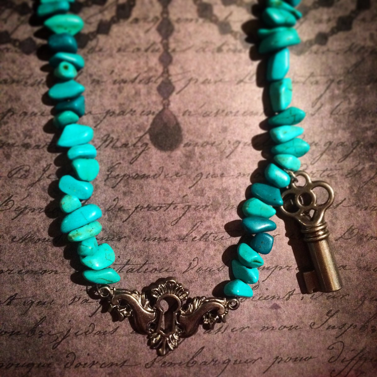 CuriouserSeries's tweet photo. A CURIOUSER #lockandkey #green #stone #necklace from @acuriouserandcuriouserseries on my @etsy site. https://t.co/Mku4u6YeXh https://t.co/3K5ZtvZR01
