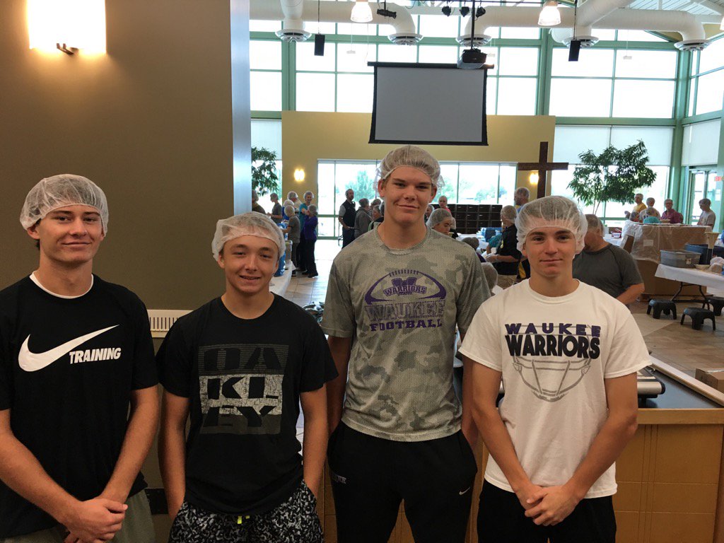 cvollmecke's tweet photo. @gowaukee @WaukeeStrength How bout these Warriors giving back on their Saturday morning!! #MenBuilt4Others #MFTH https://t.co/GMeHPN9ngA