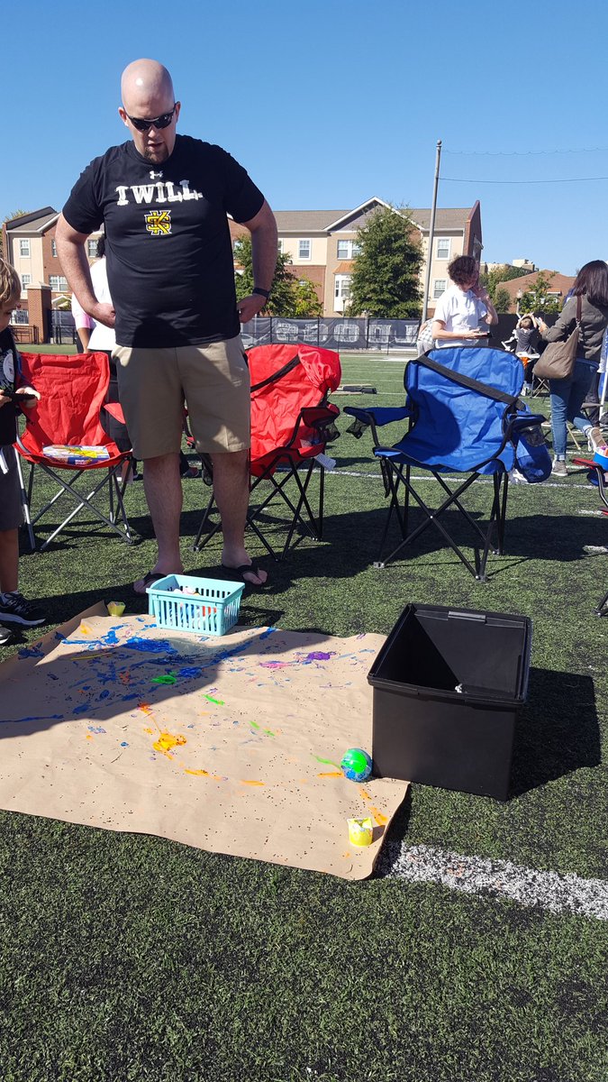 Omaiteach's tweet photo. #makerfaireatl @ksuiteach painting with spheros https://t.co/UgouC98bDh