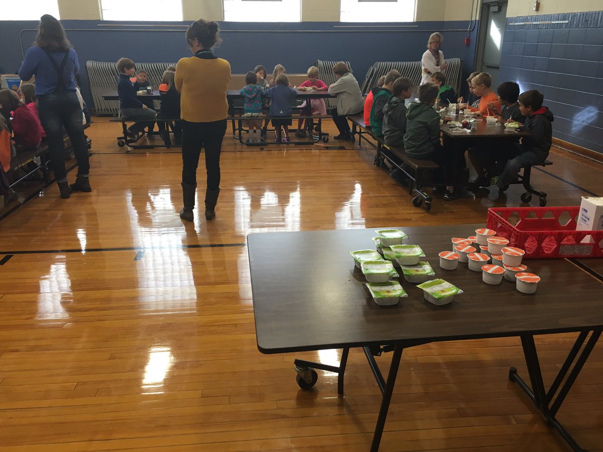 PeaksIslandES's tweet photo. Pre-kick-off day of school-provided food and reflection!! #CleanPlate here we come! #healthyfood #PBL #PIESRising https://t.co/pEtOucf4Jt