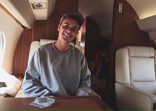 mza1222's tweet photo. He's the reason why i smile everyday #EMABiggestFansJustinBieber #justincomeback @justinbieber https://t.co/adT2UDWH70