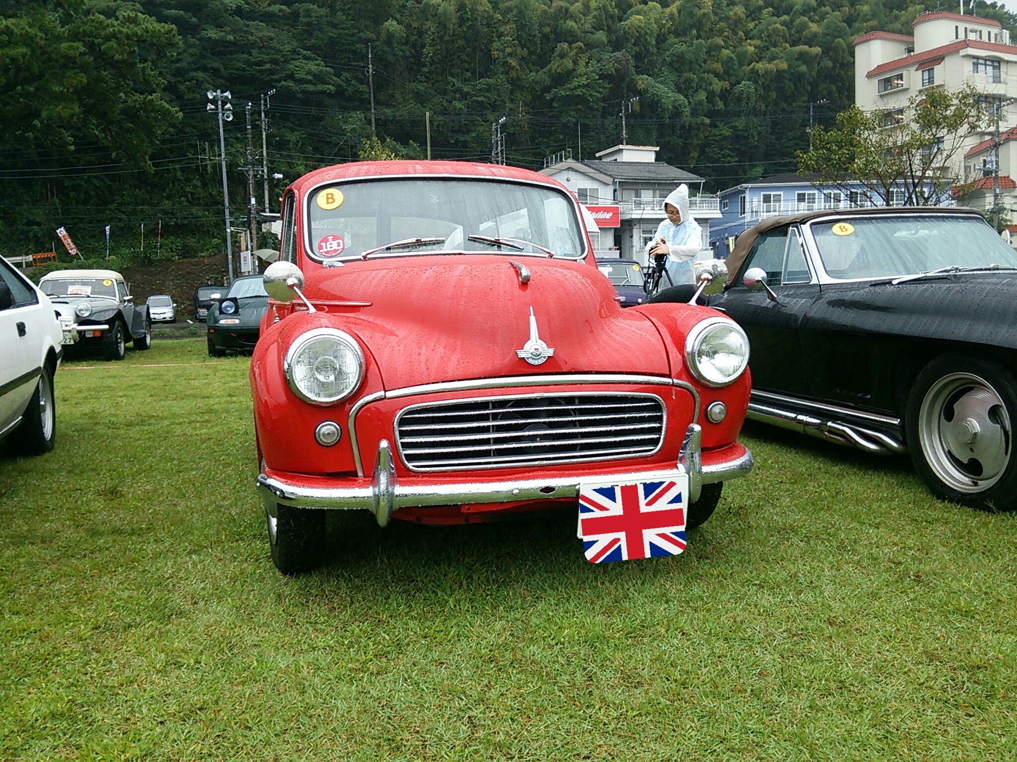 岡部澄夫 モーリス マイナー トラベラー 1959年式 イギリスのベストセラー大衆車のワゴンモデル ミニのトラベラーより上級だからかリアセクションが全部木製パネル カーゴスペースはフルフラットで木製レールまで 熱海ヒストリカgp16 T Co