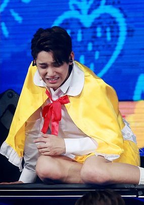 FahXiah's tweet photo. บอสบอกว่าถ้าสูงขึ้นอีกก็อยู่เซเว่นทีนต่อไปไม่ได้ละ ฮือออออ หนูผิดอะไร หนูวัยกำลังกินกำลังโต หนูจะเอาให้ทะลุ2เมตรก่อนค่อยหยุด บอสไม่เข้าใจหนู https://t.co/8Sbq2lgfFB