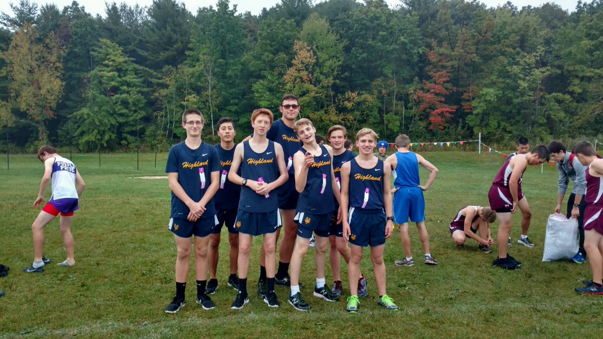 HighlandCSD's tweet photo. HHS Crosscountry team after competing this morning in Monroe-Woodbury #keepitproud #playgreen https://t.co/Xxy51VgRZq