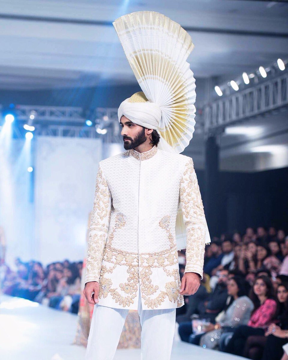 hasnainlehri's tweet image. #HasnainLehri @ALIXEESHAN  @PFDCOfficial @LibasIntl #loreal #PFDC2016 #AliXeeshan #collection #khamoshi #photography #by #IbrahimNagi