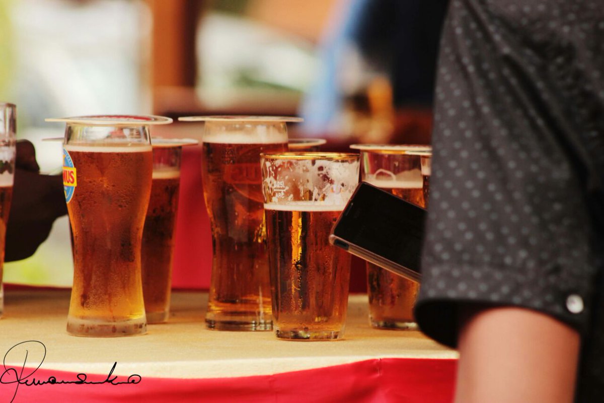 akezanet's tweet photo. #PastaComedia #Oktoberfest #Burundi :la fête continue de plus belle entre bière au mètre,jeux,musique entraînante,cuisine à toute épreuve... https://t.co/fgEDl3DbPG