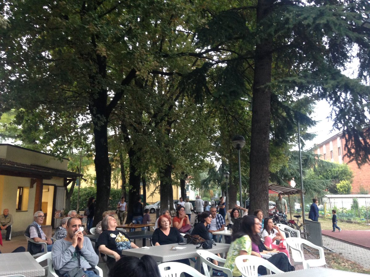ValeReggio's tweet photo. Festa agli orti di Montenero: musica, scambio sementi, favole, lotteria verde pro #amatrice. Saper stare insieme, a #reggioemilia https://t.co/TFe0FBo4f8