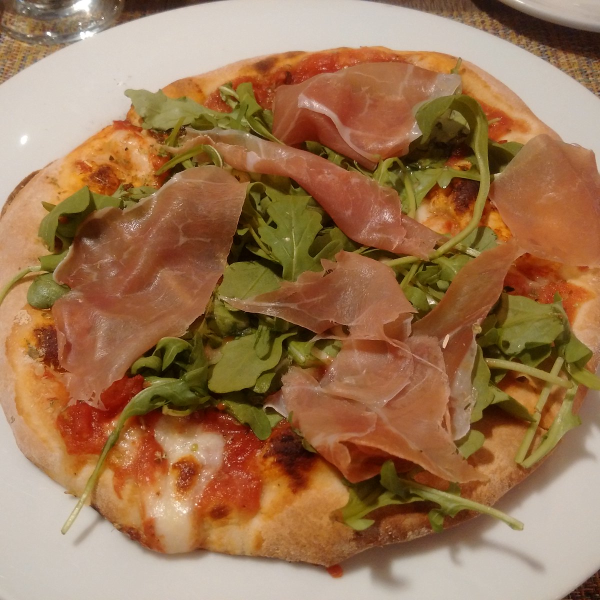 Skateordie416's tweet image. Drizzly day in TO but always a good day for Pizza 😚 #midtown #lavecchia #arugala #proscuitto