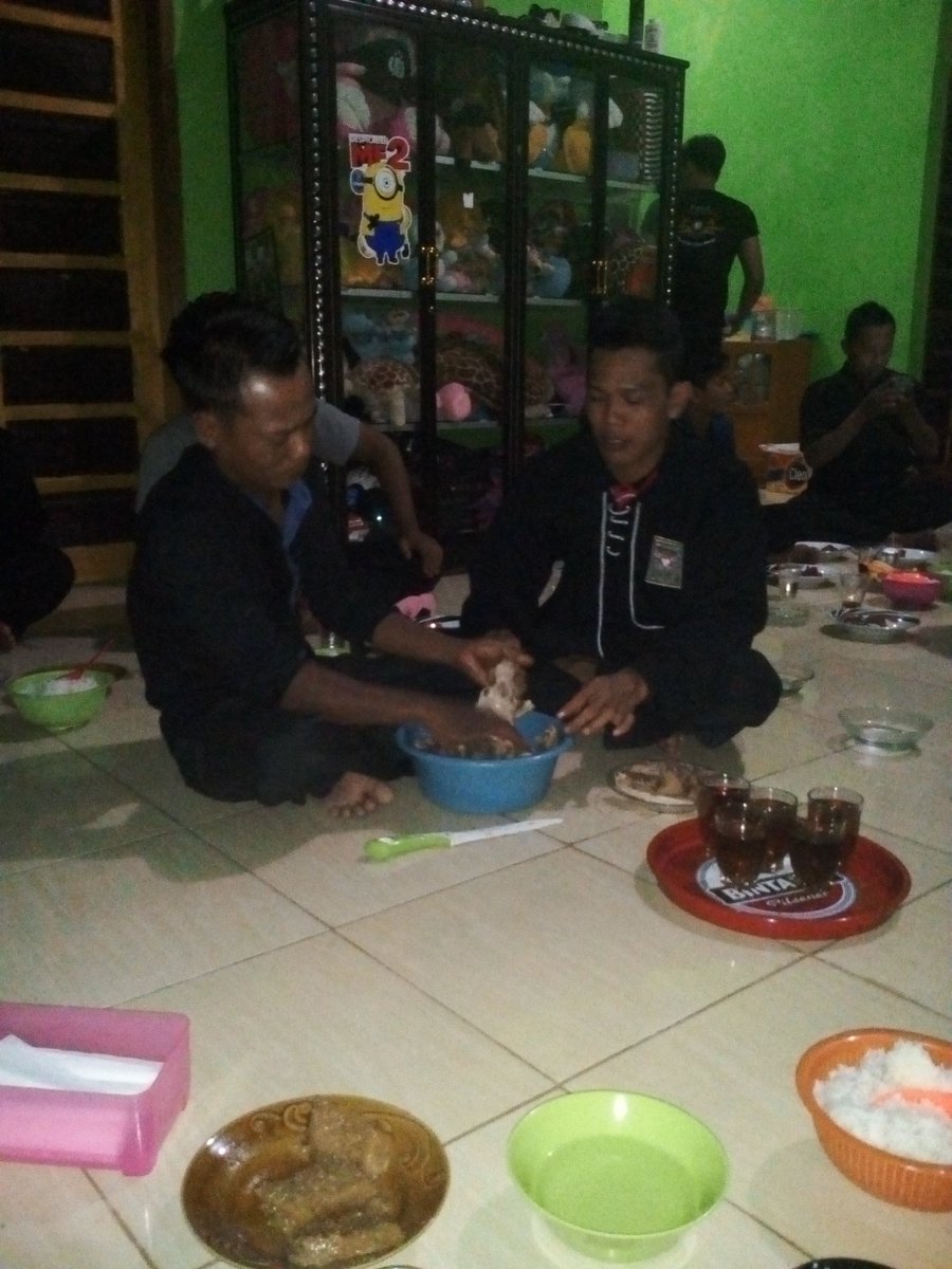 candraPSHT_1922's tweet photo. Malam 1 suro .... Kebersamaan itu indah.... 
Jayalah SH TERATE 1922 https://t.co/8Eo9egb2UR