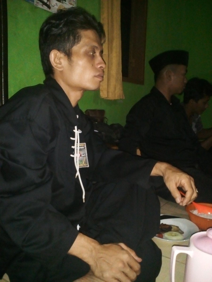 candraPSHT_1922's tweet photo. Malam 1 suro .... Kebersamaan itu indah.... 
Jayalah SH TERATE 1922 https://t.co/8Eo9egb2UR