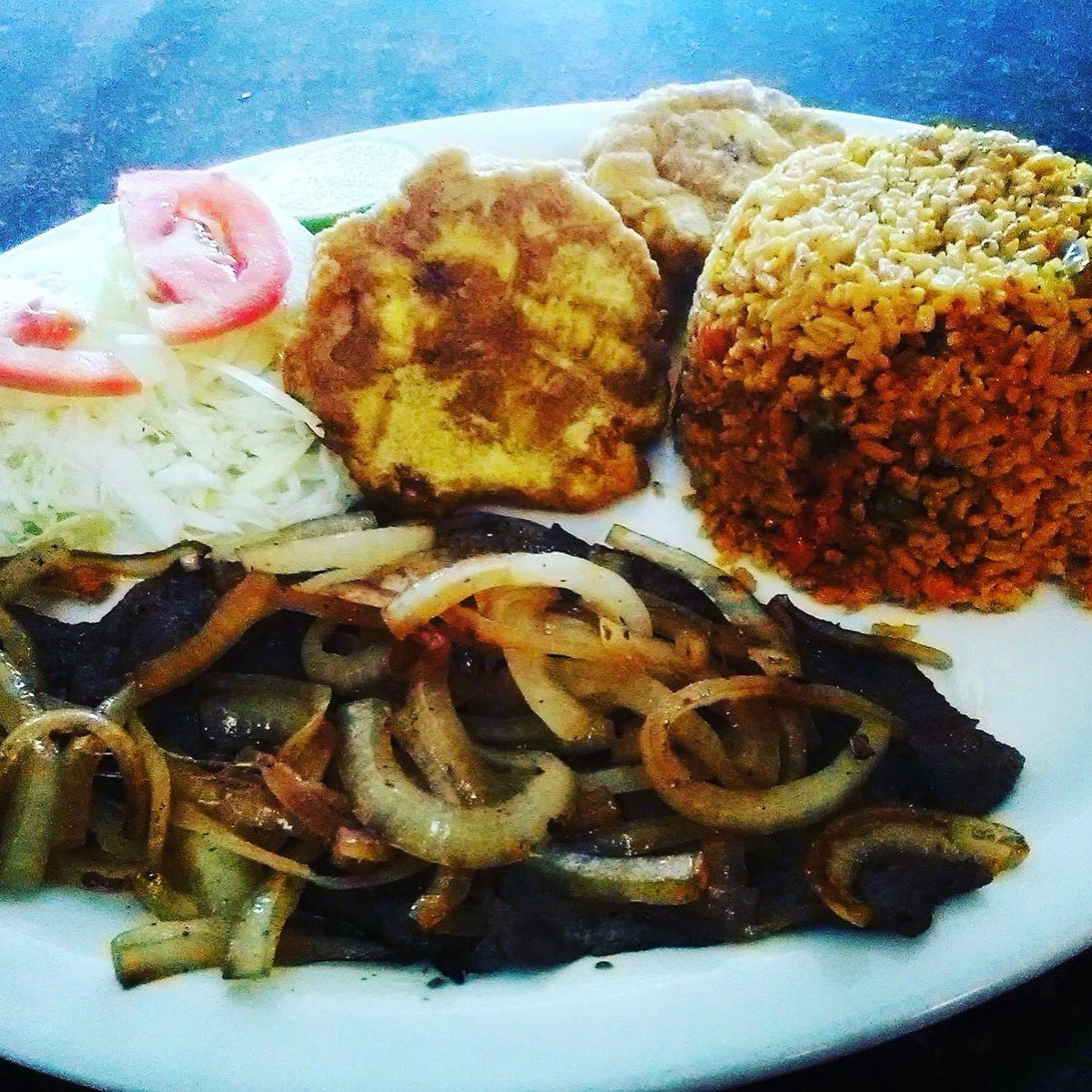 pandebon's tweet image. Delicious Bistec encebollado $7.99 #pandebon #lunch