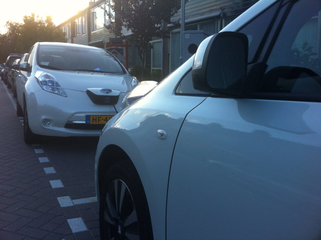 My_Leaf's tweet photo. As #firstontheblock its a nice surprise to another #leaf on 'your' chargepole #leaftheworld https://t.co/c89yKjmI3a