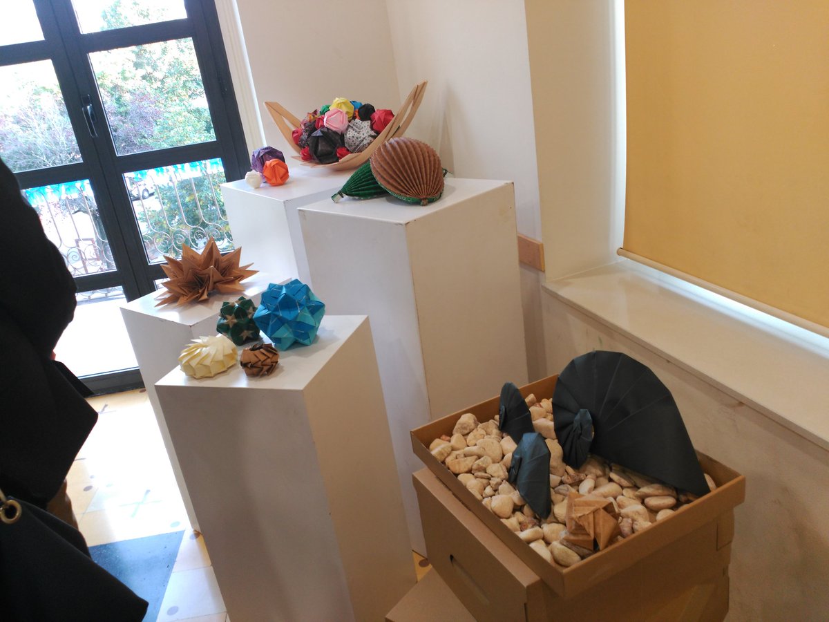 SarriadeTer's tweet photo. Inauguració exposició "Llum i paper" de Joan Esparreguera #Firadelpaper #Sarriadeter https://t.co/GLDTdFgfBF