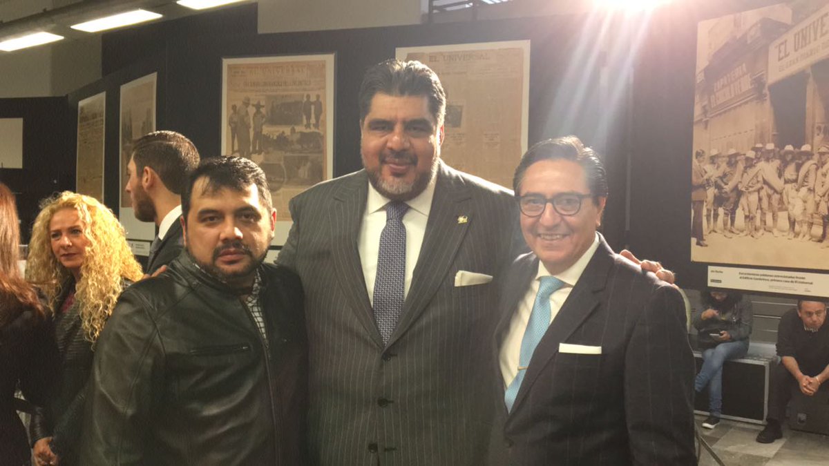 Los subdirectores de EL UNIVERSAL en el lanzamiento del boleto conmemorativo <a href="/MetroCDMX/">MetroCDMX</a> del El Gran Diario de México #100AñosElUniversal