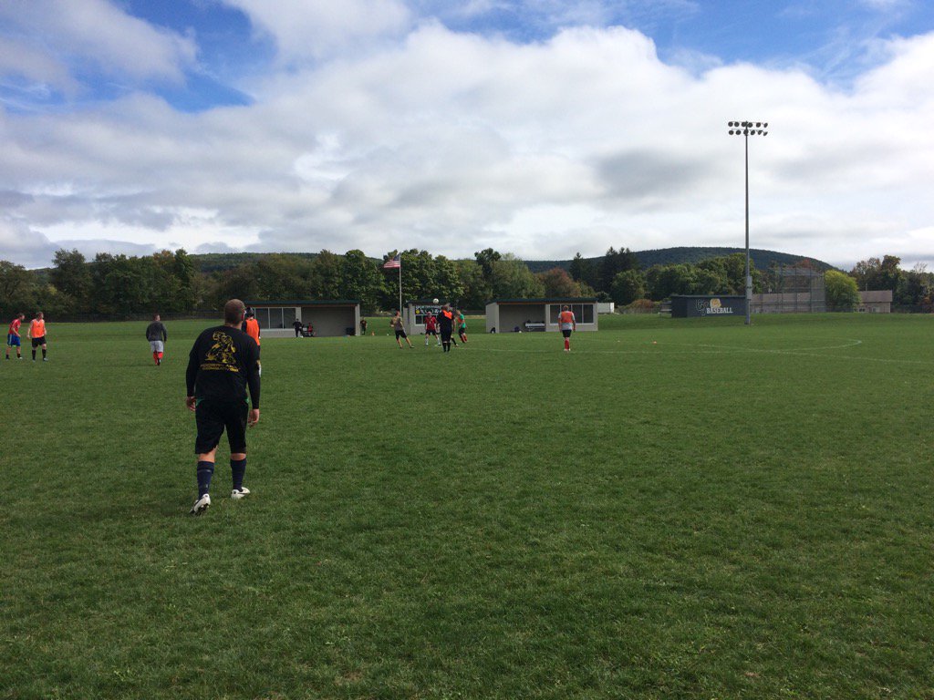 mcarls's tweet image. Alumni Soccer game @GenValleyNews #GoGVCS Great day and weather thus far.