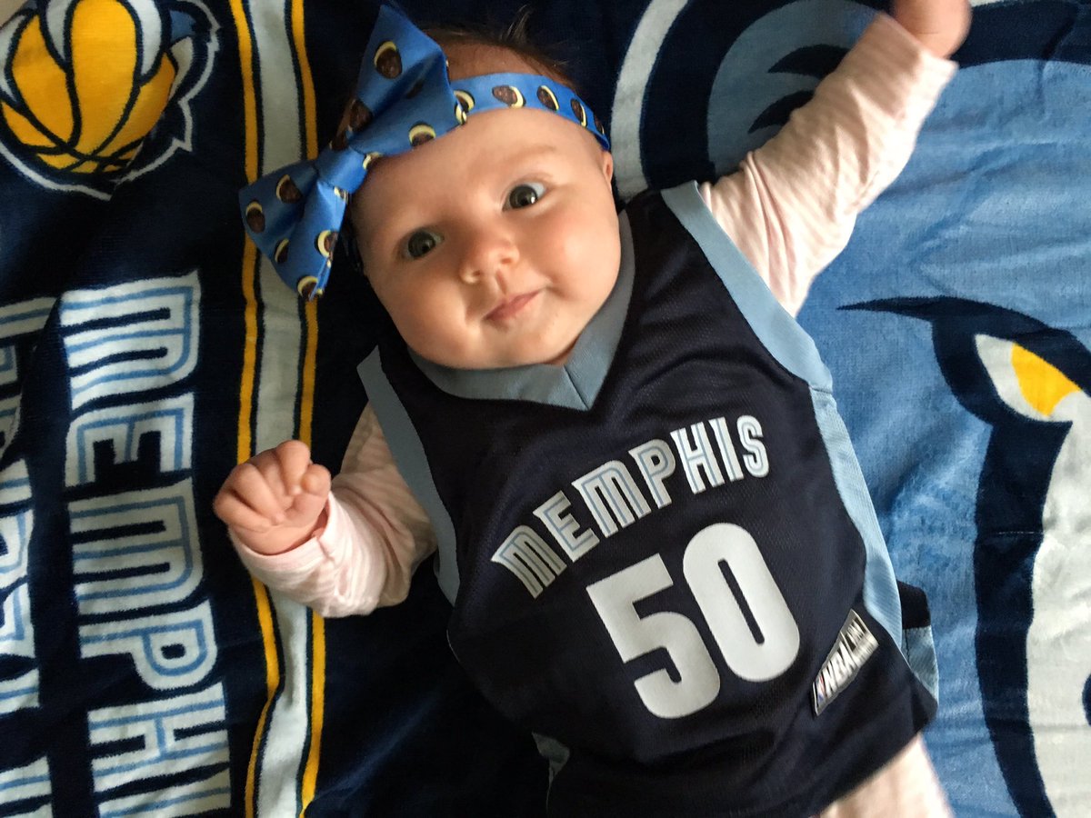Penchant4Words's tweet photo. Hey @MacBo50! Your littlest fan is super excited to see you scrimmage tonight! @memgrizz #BabyCraig #dontbluff https://t.co/dEKc9FjatD