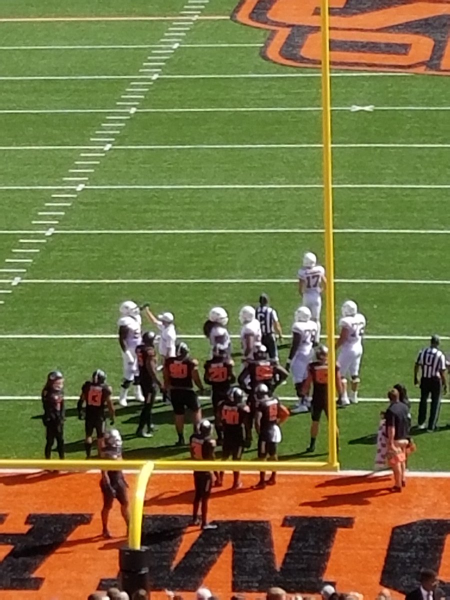 coachjroper's tweet photo. Just saw @DenzelOkafor in for the extra point #proudalumn @LewisvilleHS https://t.co/1ubYCOEhEm
