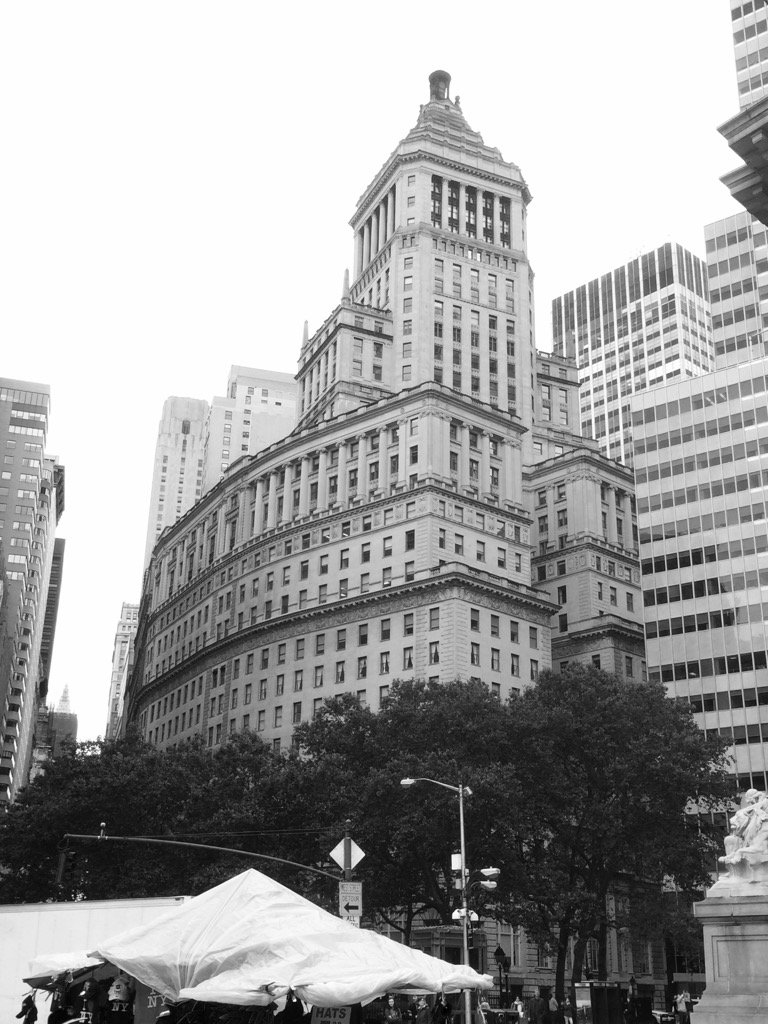 PhillipBush's tweet photo. Drizzly weather is actually perfect to see the buildings we think of in a b&amp;w way from photos. #StandardOilBuilding https://t.co/1SUodTjCVm