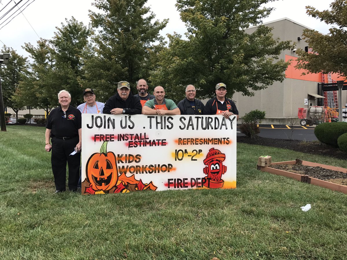 HomeDepot981's tweet photo. Vietnam Veterans helping with our Kids Workshop. #981style https://t.co/SbAu3q1QmH