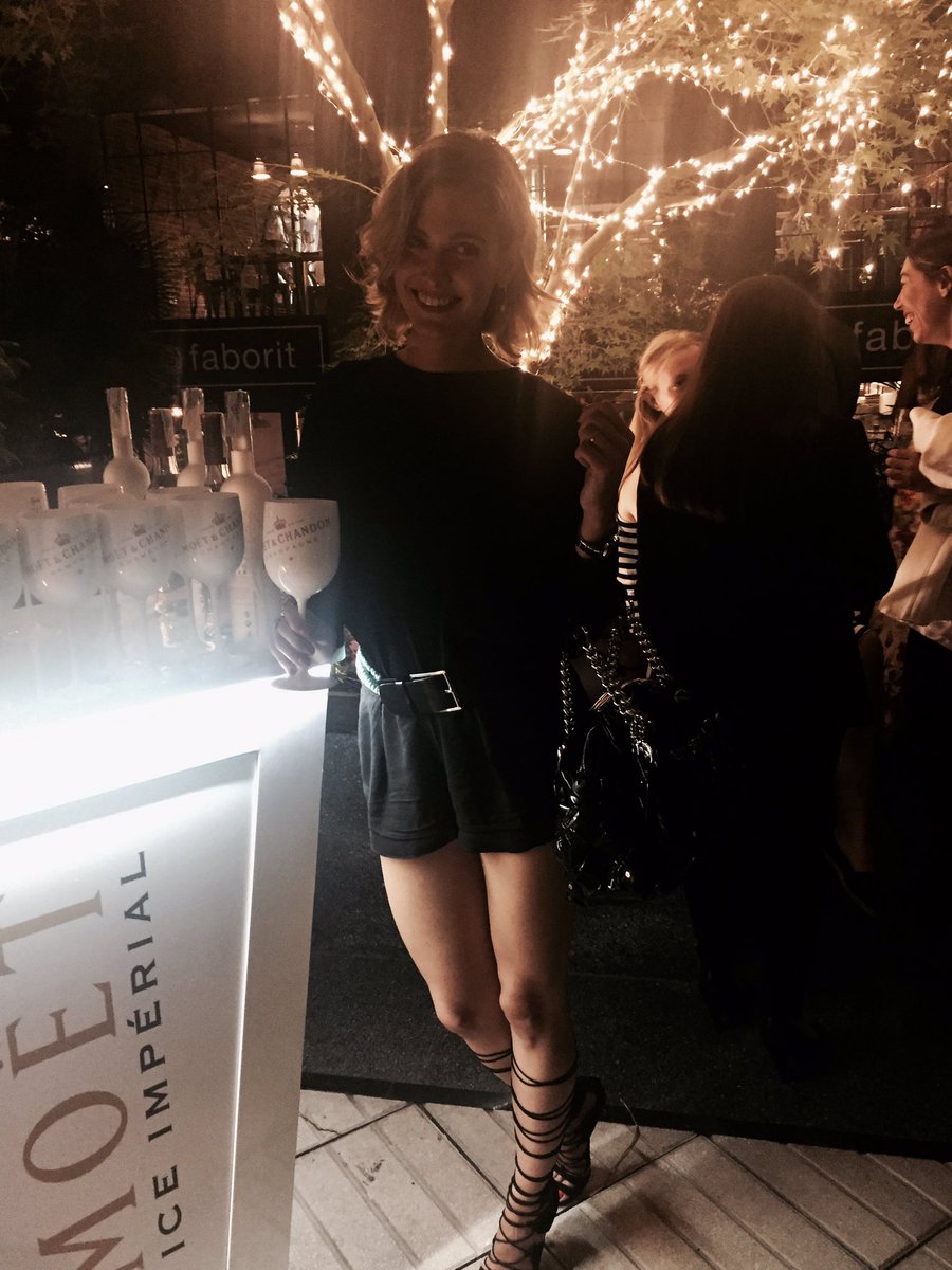 MemoMark3's tweet photo. Bye, bye summer!! Ambientazo y estilo se dieron la mano en la fiesta de despedida del verano en @zittyrest con Moët&Chandon #moetchandonice https://t.co/FVnujVktvw
