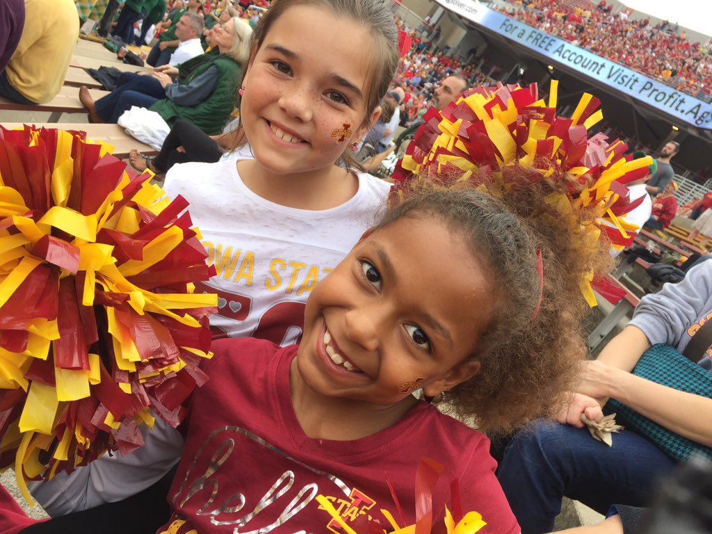angieschu's tweet photo. Another Cyclone first down! #cyclONEnation https://t.co/UQ0UVK3Qzm