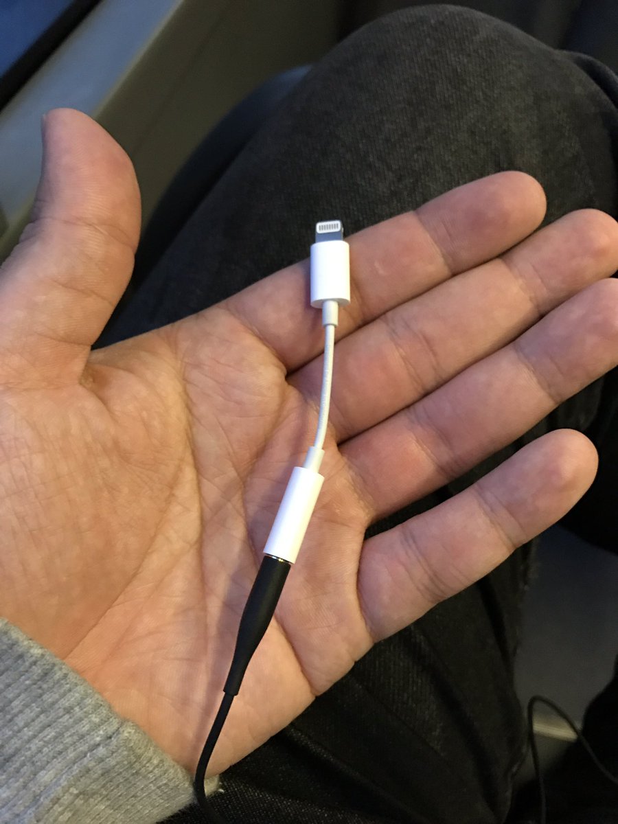 spokstad's tweet image. Nuevo gran amigo #Lightning #NoJack #iPhone7Plus