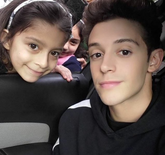 RuggeroMondial's tweet photo. .@_ruggero con una fan #RuggeroPasquarelli #KCAArgentina https://t.co/68HIDAsYh7