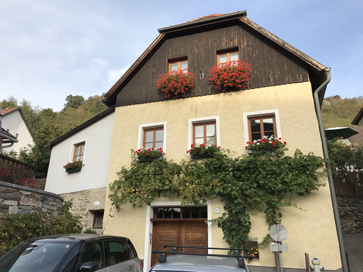 carmensluxtrvl's tweet image. Exploring the town of #Durnstein, and it's abbey, one of our stops on #VikingVilhjalm. What a beautiful town in #Austria. #RiverCruise