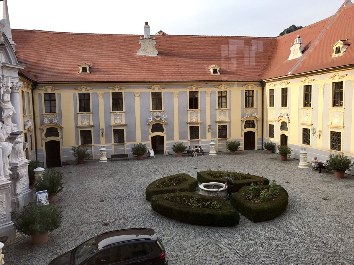 carmensluxtrvl's tweet image. Exploring the town of #Durnstein, and it's abbey, one of our stops on #VikingVilhjalm. What a beautiful town in #Austria. #RiverCruise