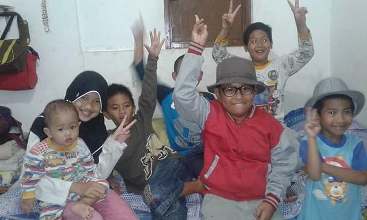 Keponakan kesayangan...
Cinta dan kasih sayang ku hanya untuk kalian..