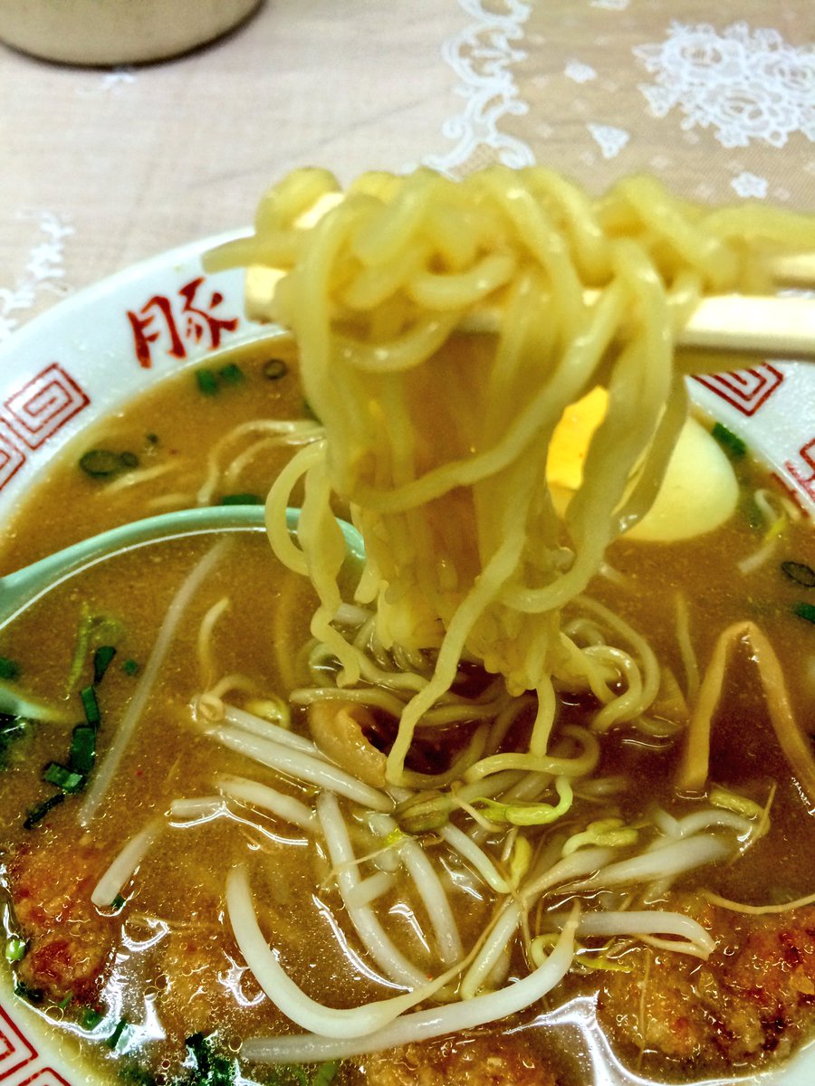 Mutsuta Pa Twitter 本日は ブタ太郎じゃないよ トン太郎だよ で有名な豚太郎へ初訪問 味噌カツラーメンを注文 うわ うめーなこれ 笑 思わず完飲したくなるスープでしたが何とか抑えて完食 うーまいな一品でした 明日は行く気がなかったんですが岡山