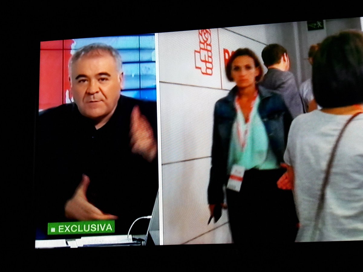 ACalvoFer's tweet photo. Ferreras ahora en un especial de @DebatAlRojoVivo en su línea, partiéndose los piños por l@s de Susana Díaz #ComiteFederal https://t.co/Ez2aCx1U47