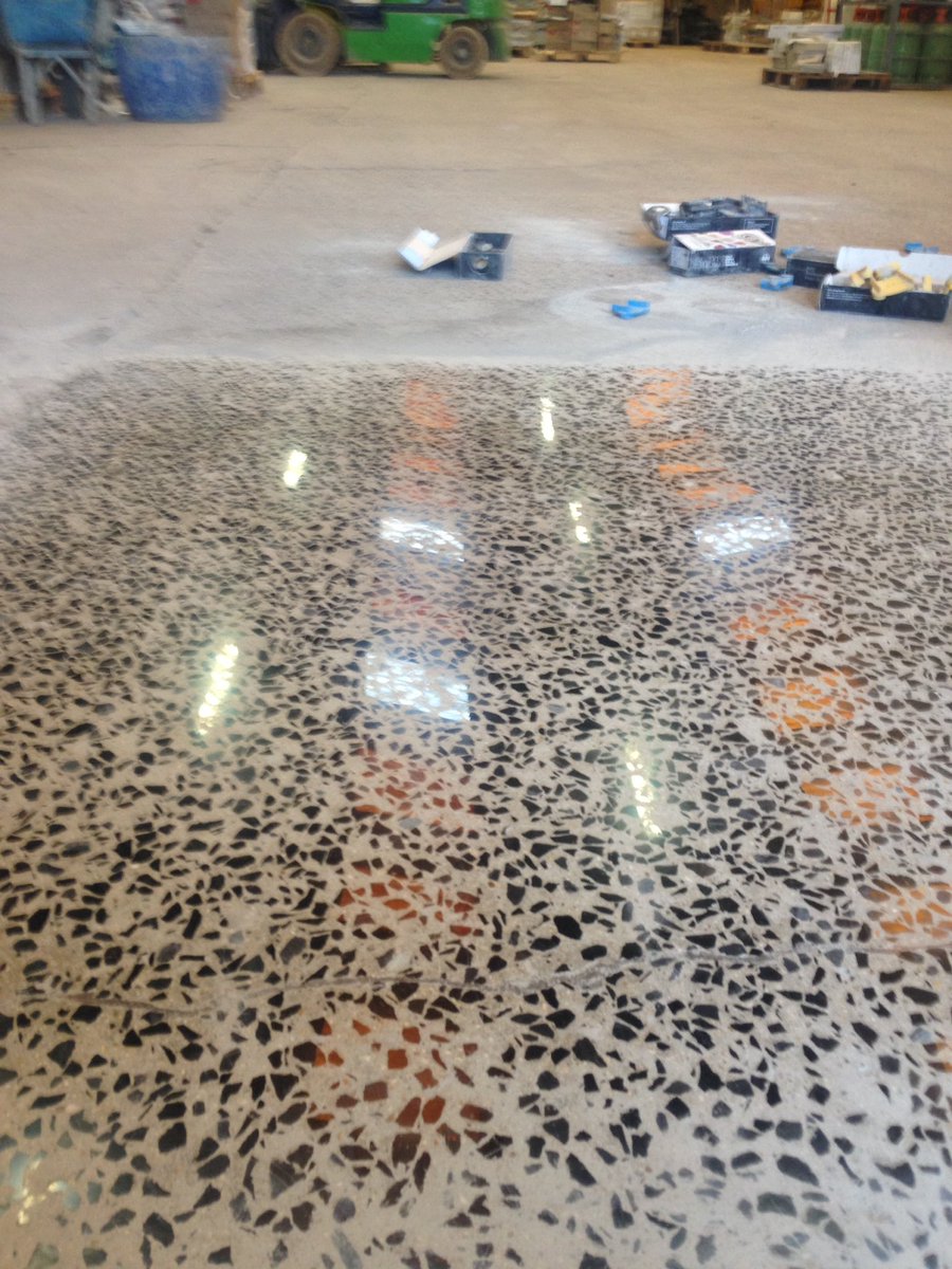 RollandRaphal's tweet photo. HTC superfloor avec duratiq c'est magique 👌👍 https://t.co/UYjxT985eY