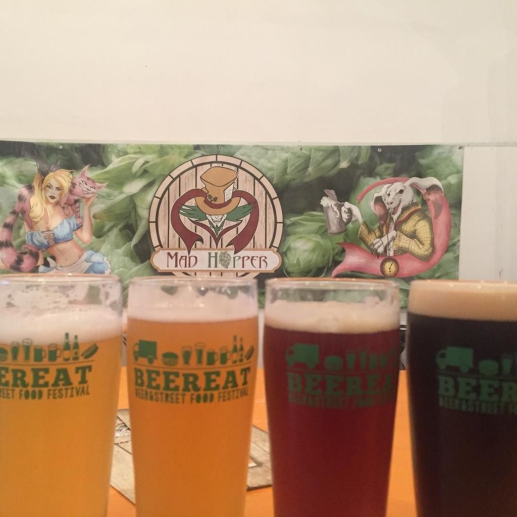 Wineditors's tweet photo. Le birre del cappellaio! #madhopper #aliceinwonderland #beers https://t.co/eI9UdwbLPz https://t.co/c9nXFHGMj0