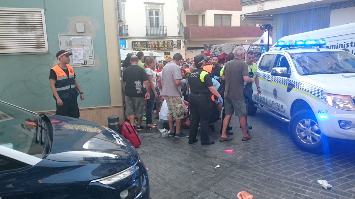 rafaelryuste's tweet photo. Más de una decena de heridos, cifra oficial por el momento tras explotar una bombona en #VélezMálaga en una de las zonas más concurridas https://t.co/ElZi5xMA53