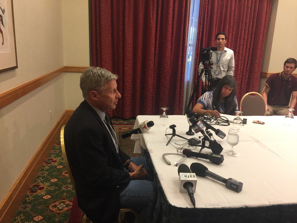 JuanHernandezS's tweet photo. Great to be with #GaryJohnson at media conference in Phoenix! Gary says "give dignity to immigrants!" #GoGaryJohnson https://t.co/vuETUHYSYQ