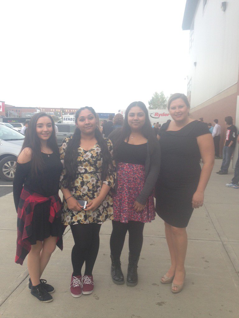 EPSBNews's tweet photo. RT @ShelleyKofluk: Leaders @melazerte attend the closing ceremonies #cslc2016 @CSLA_Leaders #EPSB https://t.co/gRip0EEMbc