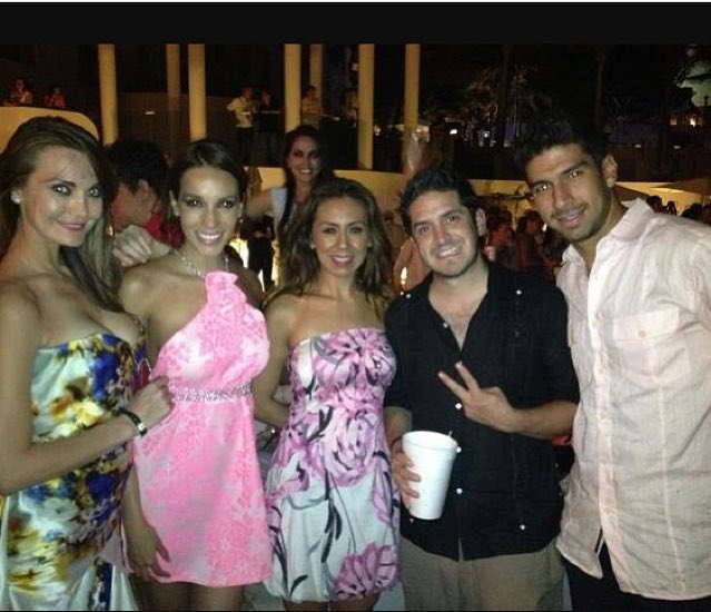 MERAKI_RP's tweet photo. Cancún #modanextel #2012 #invitados #playa #music #evento @carolina_moran @carlostrillo #erikaholstein #moda @LaloHerrera15 #aventurasdeunrp https://t.co/KxpcY2Zv4g