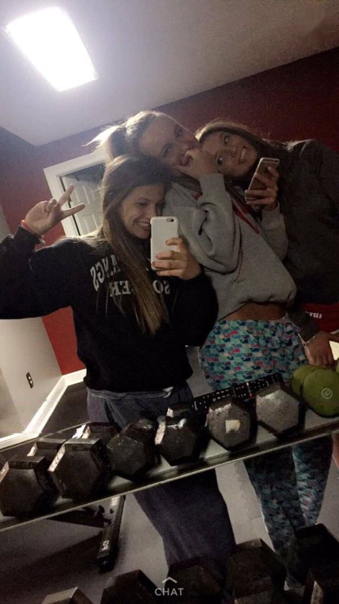 morgan_farmer18's tweet photo. happy birthday sista💕💕👄💃🏽 love u forever shanno n miss u:( #ilhcbs #cibtp #HP @NarolewskiS https://t.co/1maY3pxoZz