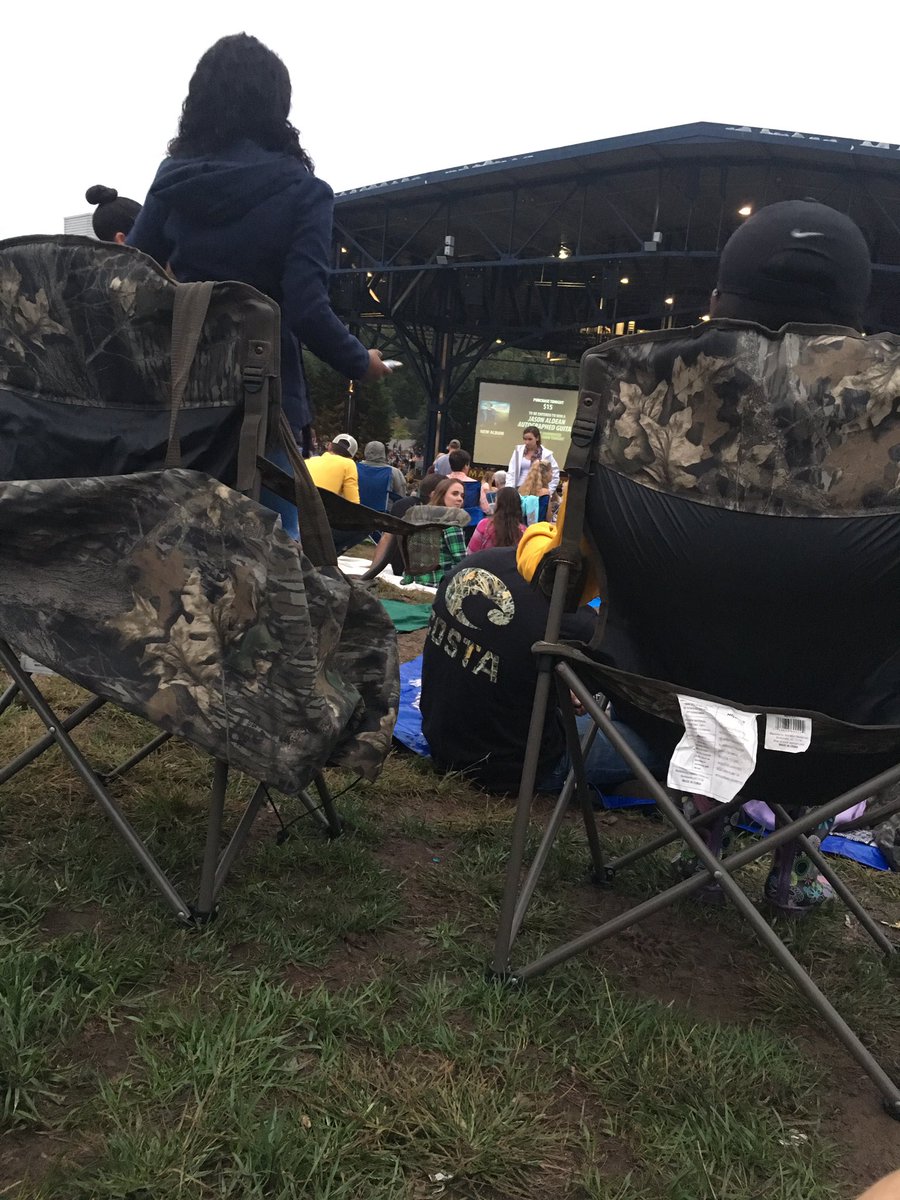 WindsongPhotog's tweet photo. Ummmm...what's with the high chairs???? #jiffylubelive #newrules? #partyfoul https://t.co/0jgoU6XiWN
