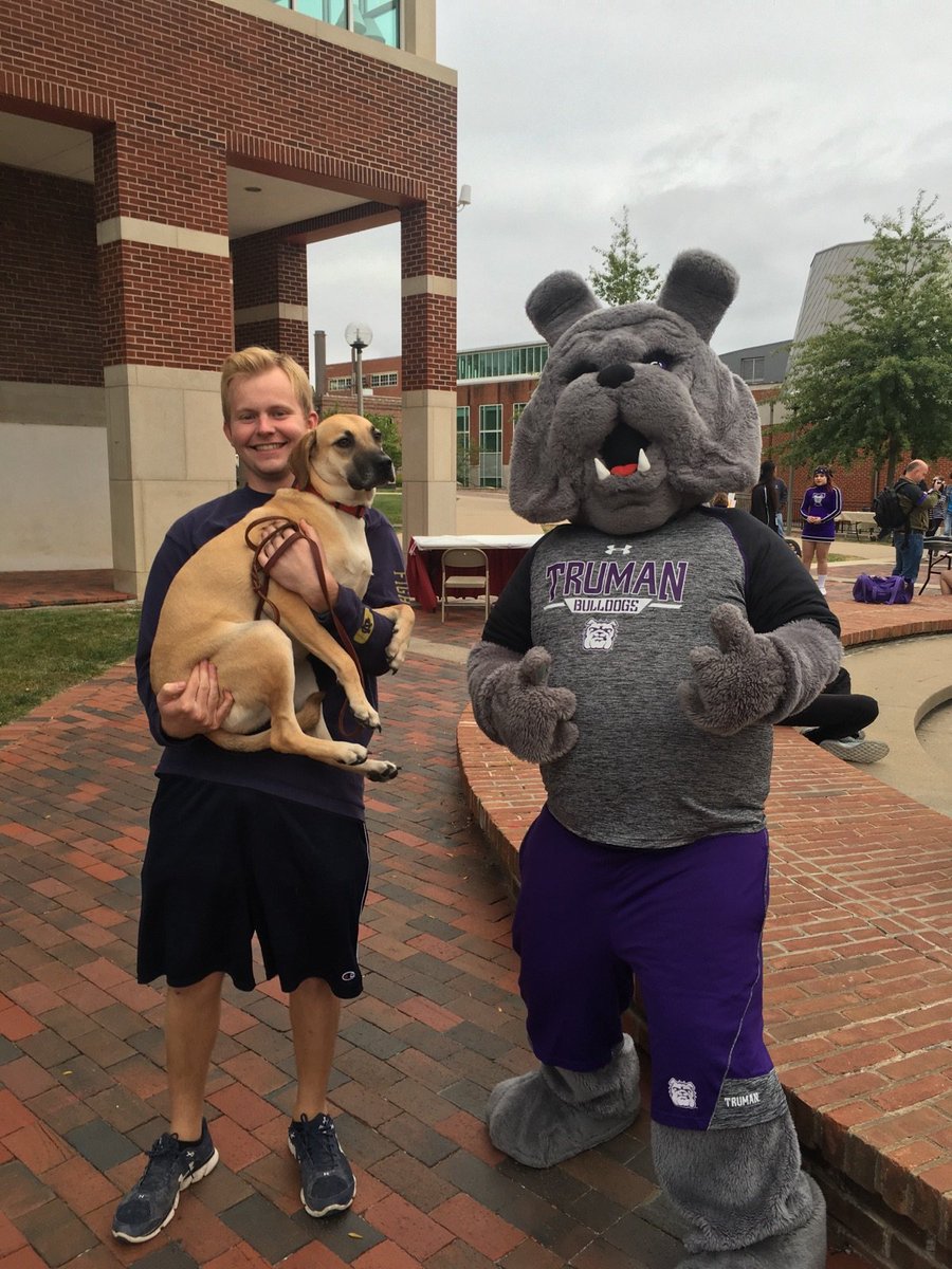 JoeHague_Hague's tweet photo. Lola double dog dared me to take a picture with Spike! https://t.co/wGJjo2lBcu