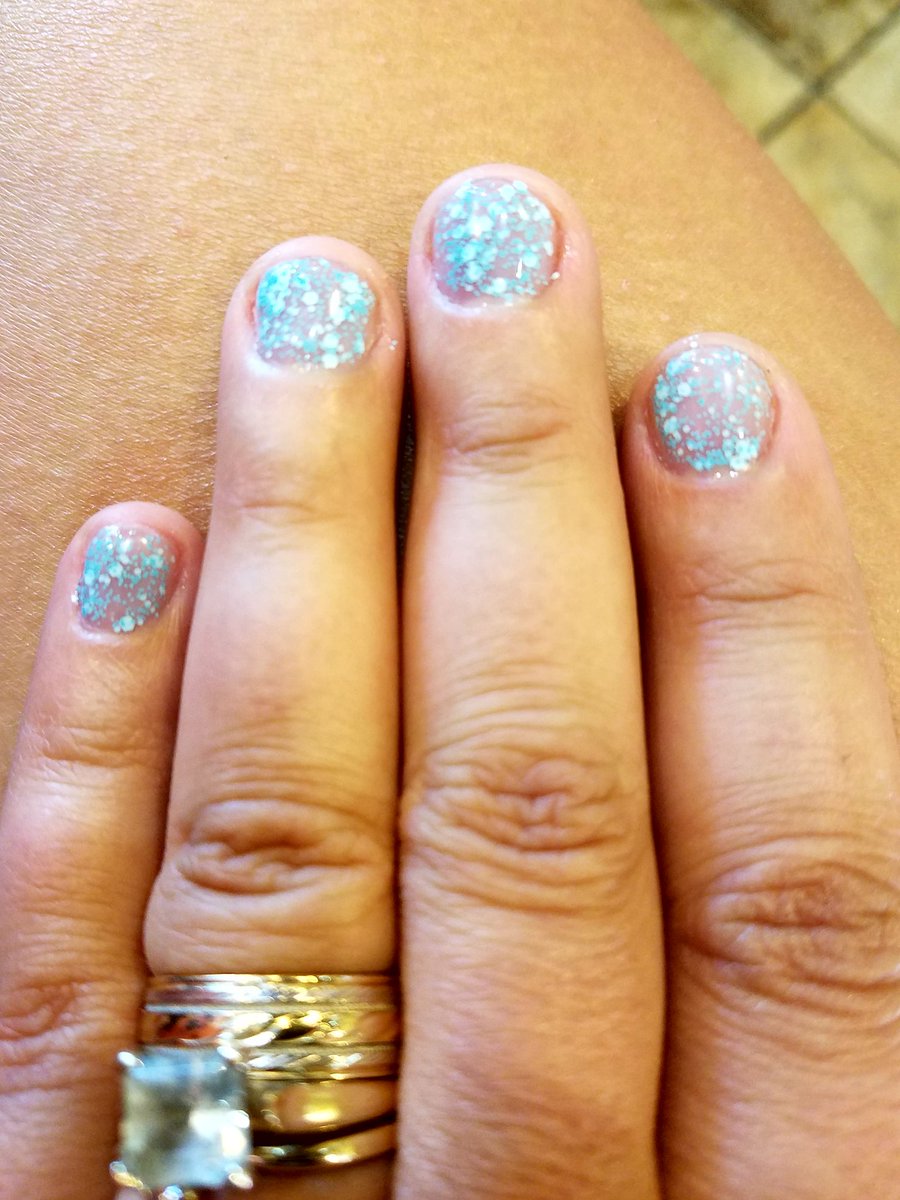 joannaiturbe's tweet photo. @salesforce cloud nails ✅ cloud pants ✅ selfie stick ✅ let's do this #DF16Ready #DF16 #DF16HED https://t.co/Pz2MdSqSNR