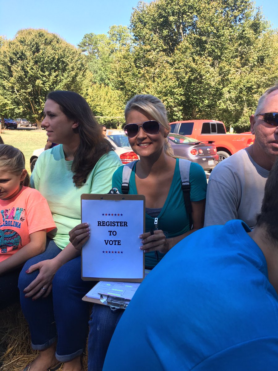 RowanCoDems's tweet photo. It's October in the South...which means we're doing VR on a hay ride. @aharborth @HillaryforNC @NCDemParty #TurnNCBlue #R04R #Burntheships https://t.co/mMi52hwiQU